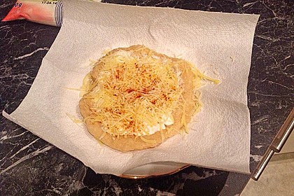 Ungarische Langos mit Knoblauchcreme und Käse 38