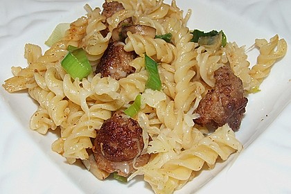 Nudelpfanne mit Rostbratw&uuml;rstchen