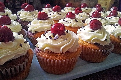 Schwarzwälder Kirsch Cupcakes 24