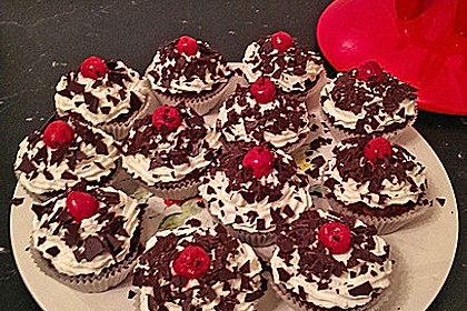 Schwarzwälder Kirsch Cupcakes 157