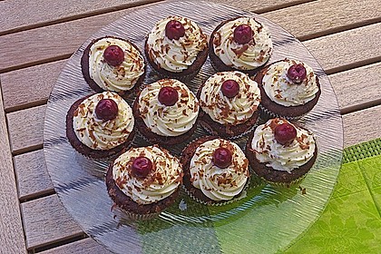 Schwarzwälder Kirsch Cupcakes 33