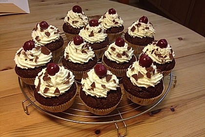 Schwarzwälder Kirsch Cupcakes 18