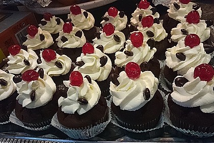 Schwarzwälder Kirsch Cupcakes 32