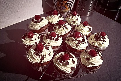 Schwarzwälder Kirsch Cupcakes 59