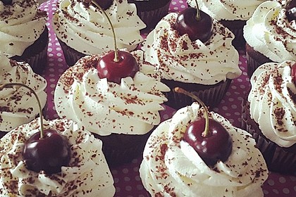Schwarzwälder Kirsch Cupcakes 34