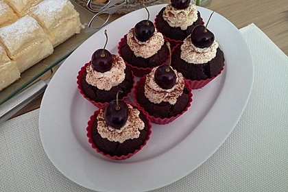 Schwarzwälder Kirsch Cupcakes 10