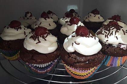 Schwarzwälder Kirsch Cupcakes 82