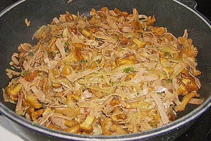 Gebratene Eierschwammerl auf Blattsalat 1