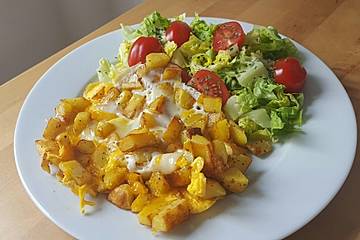 Bratkartoffeln mit Ei und Käse