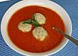 Gem&uuml;sesuppe mit Gr&uuml;nkernkl&ouml;&szlig;chen