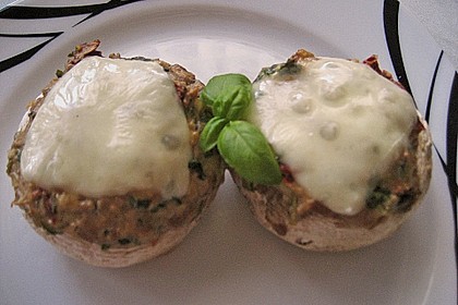 Gef&uuml;llte Riesenchampignon mit Rucola