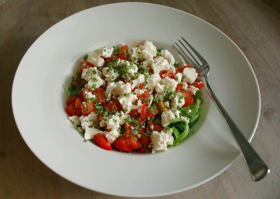 Leichter Rucola - Tomaten - Feta Salat mit Balsamico Dressing (Rezept ...
