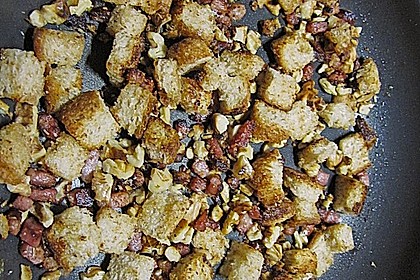 Rosenkohlsuppe mit Speck - Cro&ucirc;tons