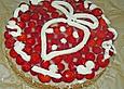 Biskuit mit Cremef&uuml;llung und Erdbeeren