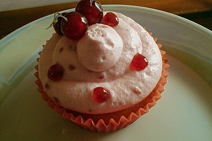 Johannisbeer - Cupcakes mit Karamellperlen