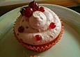 Johannisbeer - Cupcakes mit Karamellperlen