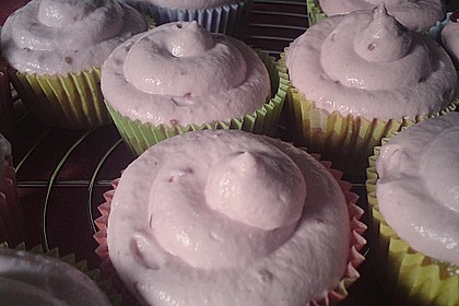 Johannisbeer - Cupcakes mit Karamellperlen 1