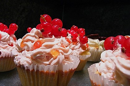Johannisbeer - Cupcakes mit Karamellperlen 2