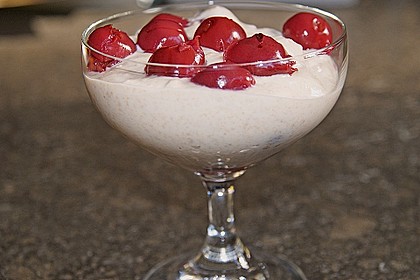 Quark - Joghurt Creme mit Amarettini und Sauerkirschen
