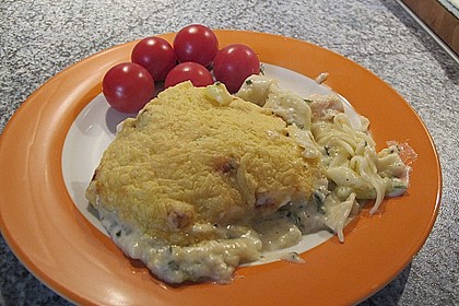 Nudelauflauf mit Lachs und Zucchini