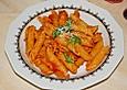 Makkaroni mit Tomatenpesto - Sahne Sauce und Pinienkernen