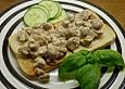 Rahmchampignons auf ger&ouml;stetem Toastbrot