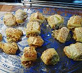 Bl&auml;tterteigh&auml;ppchen mit Thunfischf&uuml;llung (Bild)