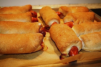 Wienerle im Brötchenteig 6