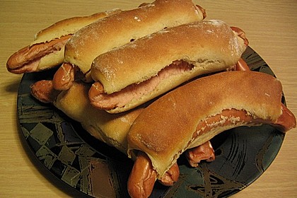 Wienerle im Brötchenteig 8