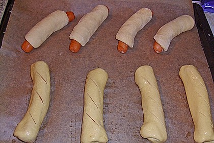 Wienerle im Brötchenteig 16