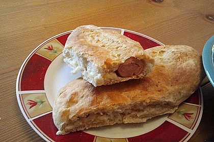 Wienerle im Brötchenteig 11