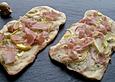 Flammkuchen mit Parmaschinken