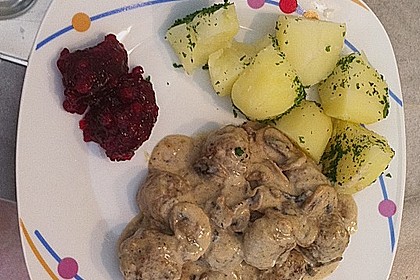 K&ouml;ttbullar mit Champignon-Rahmsauce 1