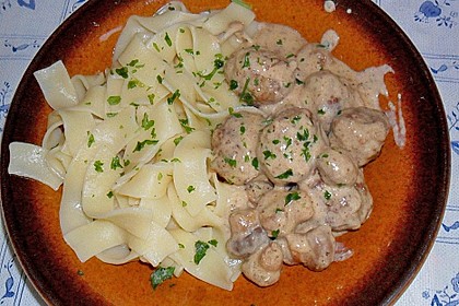 K&ouml;ttbullar mit Champignon-Rahmsauce 2