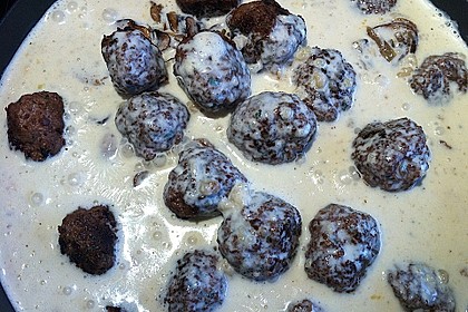 K&ouml;ttbullar mit Champignon-Rahmsauce 9