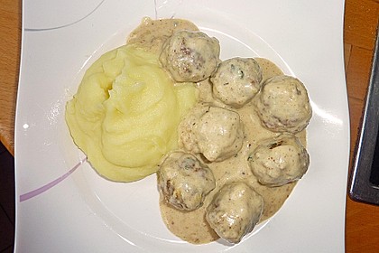 K&ouml;ttbullar mit Champignon-Rahmsauce 13