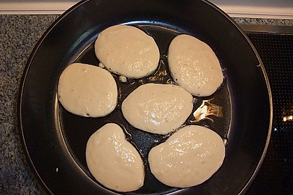 Buttermilchplinsen auf Wei&szlig; - Rot 1