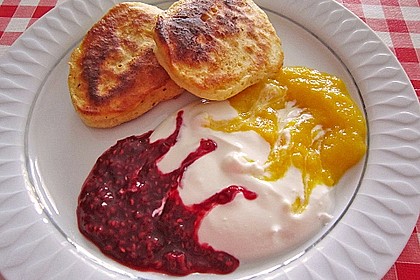 Buttermilchplinsen auf Wei&szlig; - Rot 2