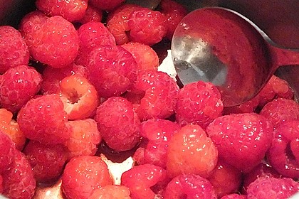 Buttermilchplinsen auf Wei&szlig; - Rot 3