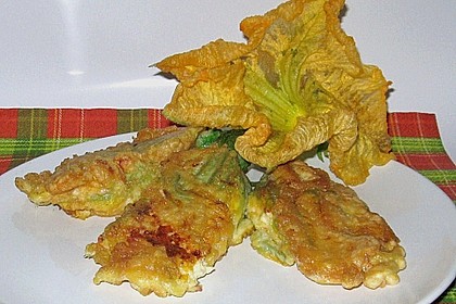 Gef&uuml;llte K&uuml;rbisbl&uuml;ten - ausgebacken im Teig 4