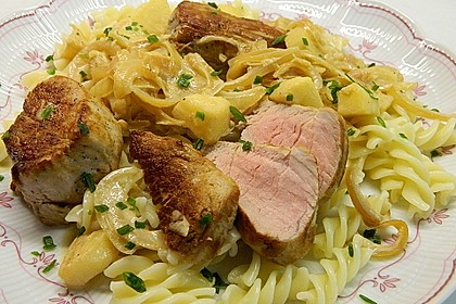 Schweinemedaillons mit Apfel - Meerrettichsauce