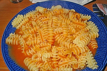 Nudeln in Tomatenso&szlig;e