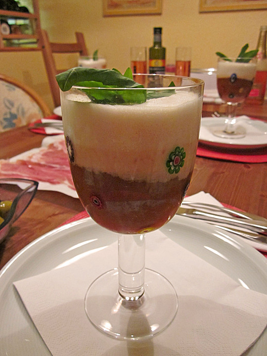 Tomatensuppe 'Caprese im Glas' (Rezept mit Bild) von