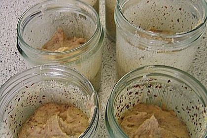 Mandel - Haselnusskuchen mit Pralinenst&uuml;ckchen 2