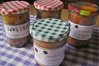Mandel - Haselnusskuchen mit Pralinenst&uuml;ckchen 3