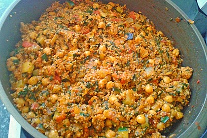 Couscous mit Zucchini, Kichererbsen und Blattspinat 21