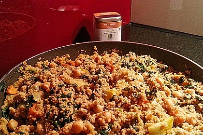Couscous mit Zucchini, Kichererbsen und Blattspinat 20