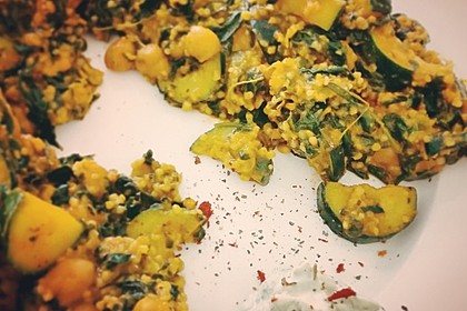 Couscous mit Zucchini, Kichererbsen und Blattspinat 8