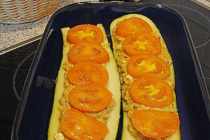 Zucchini mit einer F&uuml;llung aus Bratlingmasse 1