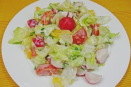 Bunter Salat mit Joghurtdressing